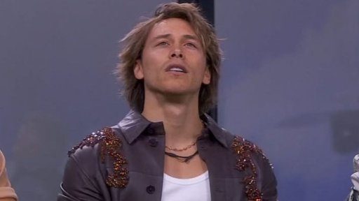 Poncho de Nigris intenta filtrar información a la casa a través de unas chanclas