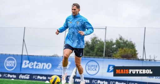 Luuk de Jong do FC Porto enfrenta lesão que o afasta da temporada