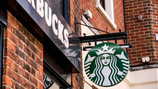 Starbucks anuncia plan de reestructuración con cierre de tiendas y 900 despidos