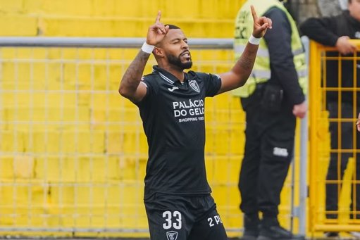 Académico de Viseu Sobe ao Pódio com Quinta Vitória Consecutiva