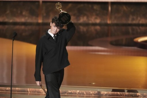 Owen Cooper hace historia en los Emmy al ganar con solo 15 años