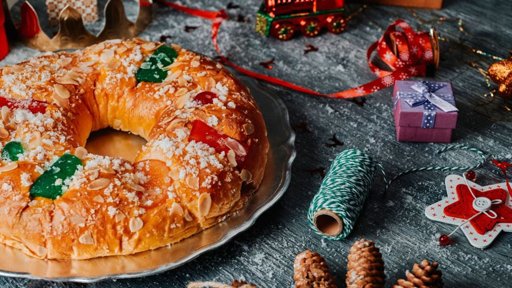 Pastelaria em Gondomar Cria Bolo-Rei de Francesinha e Torna-se Fenómeno Viral