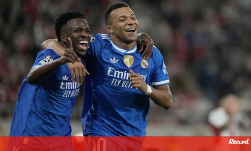 Mbappé assina 'poker' e Real Madrid vence Olympiacos em jogo de sete golos