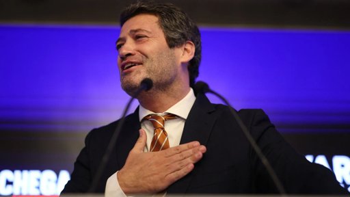 André Ventura defende "três Salazares" e propõe uma "Quarta República"