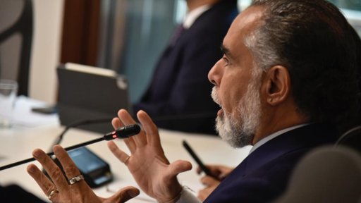 Guerra interna en el gabinete: chats revelan duros enfrentamientos entre ministros Benedetti y Montealegre