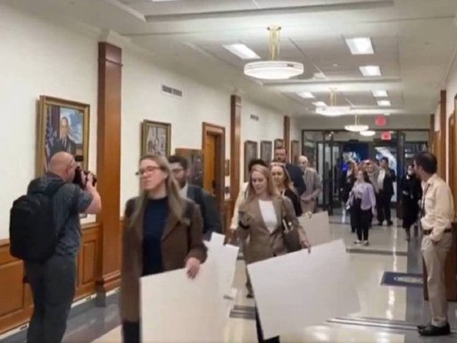 Prensa de EE.

UU.

Abandona el Pentágono en Protesta por Nuevas Restricciones