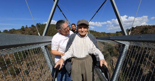 Aos 104 anos, Manuel Gonçalves cumpre desejo e atravessa a ponte 516 Arouca