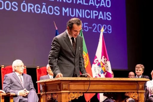 Deputado municipal do PS detido por roubar menores com faca para comprar droga