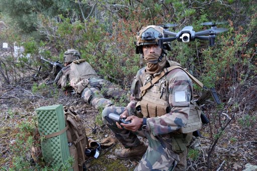 Emmanuel Macron s'apprête à lancer un service militaire volontaire