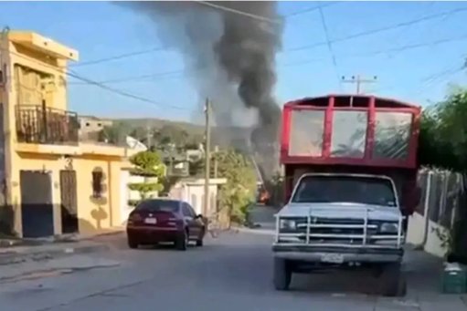 Violencia en Escuinapa, Sinaloa, deja al menos cinco muertos y bloqueos carreteros con vehículos incendiados