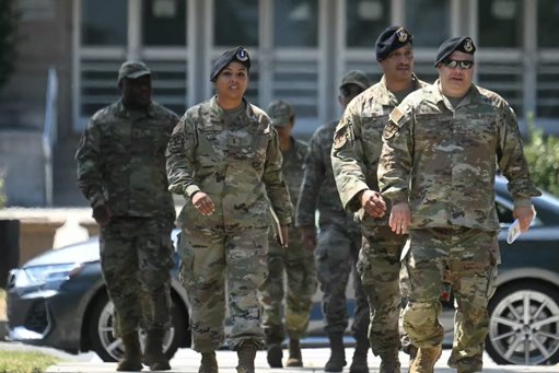 Despliegue de Fuerzas Federales en Ciudades de EE.

UU.

Genera Conflictos