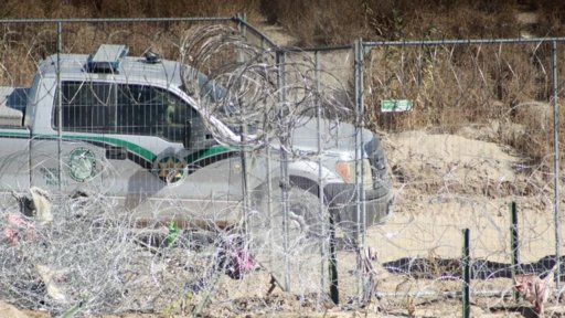 Trump Endurece Políticas Migratorias con Nuevas Tarifas y Multas