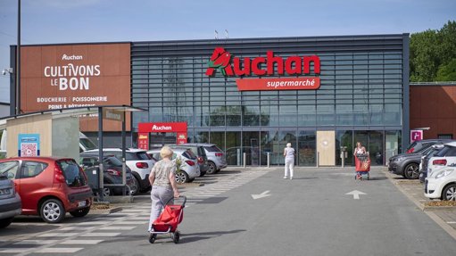 Auchan cède près de 300 supermarchés à Intermarché, un séisme dans la distribution