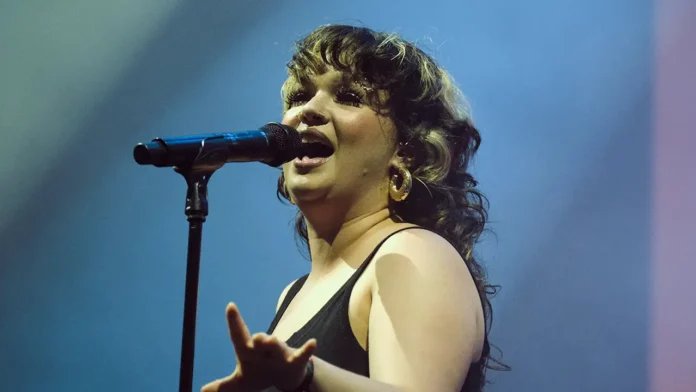 Lola Young Conquista Paredes de Coura em Estreia Emotiva e Memorável