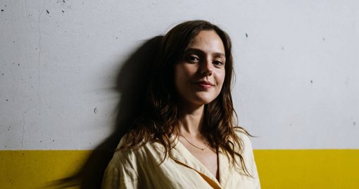 Atriz Madalena Almeida analisa indústria audiovisual no regresso do podcast "No Último Episódio"