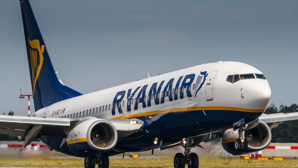 Hungria Processa Ryanair por Práticas Desleais e Repercussão de Imposto Extraordinário