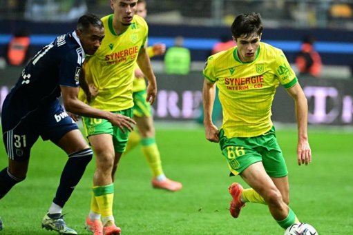 Coup dur pour le FC Nantes : Louis Leroux absent pour une longue durée