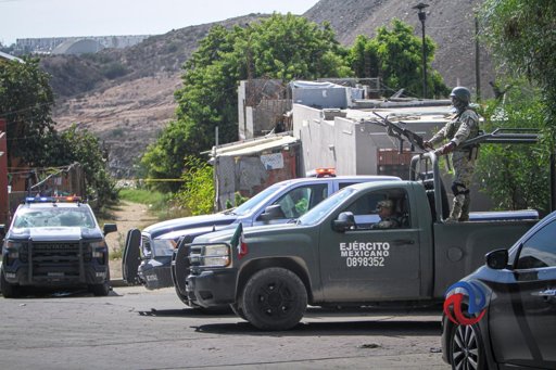 Hallan tres cuerpos en una zona cerril de Tijuana