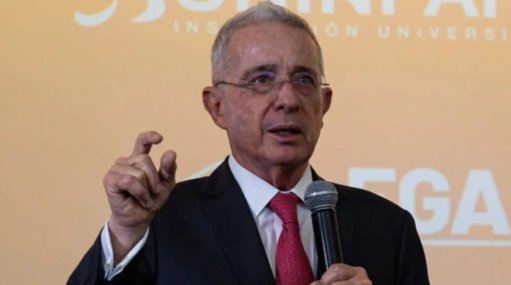 Álvaro Uribe Vélez buscará regresar al Senado en 2026