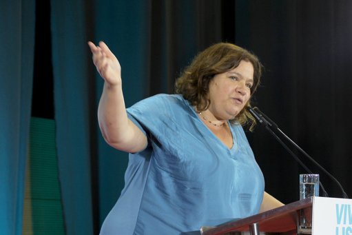 Orçamento de Lisboa para 2026 gera embate político devido a cortes na habitação