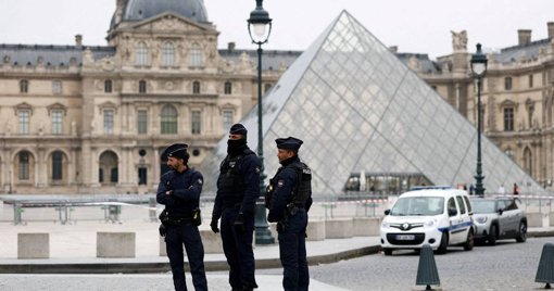 Falhas de segurança no Louvre tornam-se virais após assalto milionário