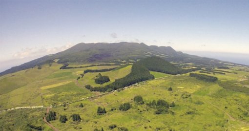 Aumento da Atividade Sismovulcânica Eleva Alerta na Ilha Terceira