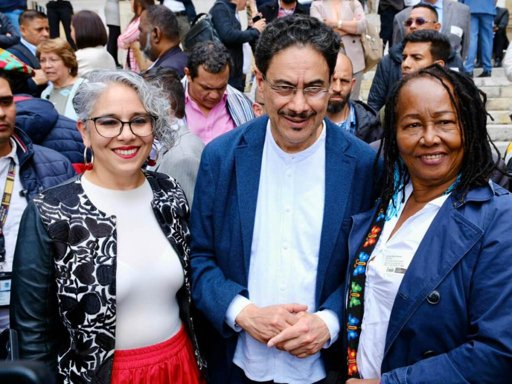 Iván Cepeda lanza su campaña y enfrenta escepticismo sobre su 'Frente Amplio'