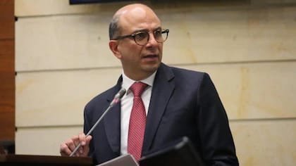 Carlos Camargo se posesiona como magistrado de la Corte Constitucional