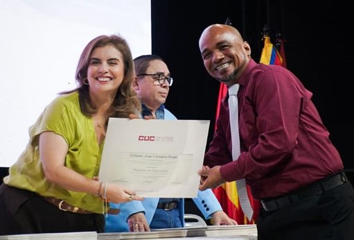 Alcaldía de Barranquilla celebra la graduación de 89 docentes de colegios oficiales como magísteres