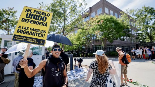 Justiça Federal Bloqueia Política de Deportações Imediatas de Trump