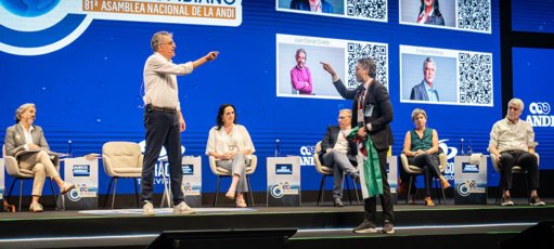 El cantante vallenato Álex Manga anuncia su aspiración presidencial por firmas