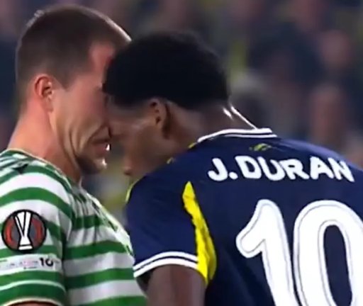 El temperamento de Jhon Durán le cuesta una expulsión en la Europa League