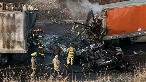 Choque e incendio de tres tráileres deja un muerto en libramiento de Aguascalientes