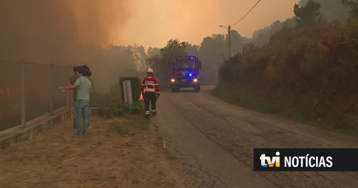 Vaga de incêndios de grande dimensão assola o Centro e Norte de Portugal