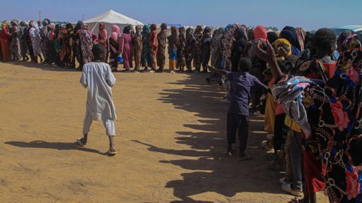 Conflito no Sudão: Ataques a Civis Provocam Centenas de Mortos e Condenação Internacional