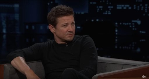 Jeremy Renner de nouveau dans la tourmente, accusé de harcèlement sexuel par une réalisatrice