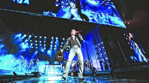 Christian Nodal Enfrenta Problemas en Gira por EE.UU. y Llama a la Unidad Latina