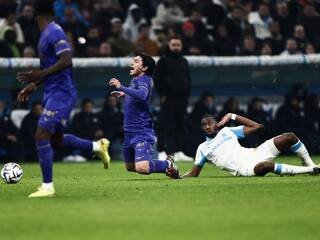 Monaco se qualifie à Auxerre mais perd Takumi Minamino sur une grave blessure