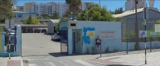 Riscos de segurança em escola de Almada obrigam à transferência de 200 alunos