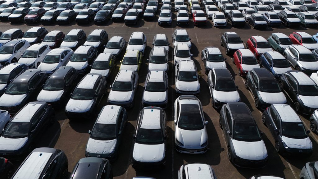 Produção Automóvel Britânica Atinge Mínimo Histórico Devido a Tarifas