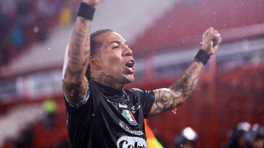 Dayro Moreno brilla con doblete y lidera la clasificación de Once Caldas en la Sudamericana