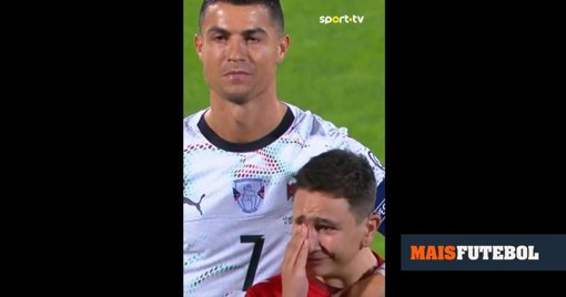 Momento Emotivo com Jovem Mascote Arménio Marca Pré-Jogo