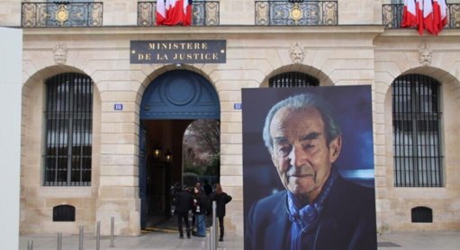 Un suspect interpellé pour la profanation de la tombe de Robert Badinter