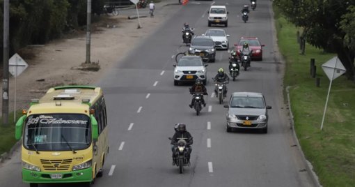 DIAN Promueve Movilidad Sostenible con Beneficios Tributarios para Vehículos Híbridos y Eléctricos