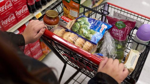 Europeus pagam mais 34% pela comida do que antes da pandemia, alerta BCE