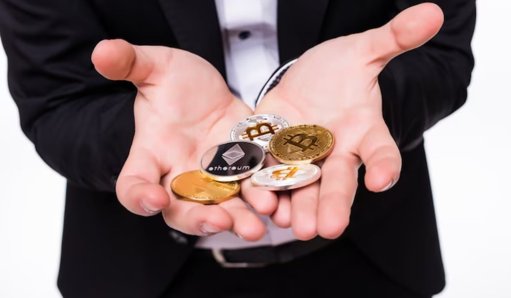 DIAN establece que criptomonedas tributan como activos intangibles y no como divisas