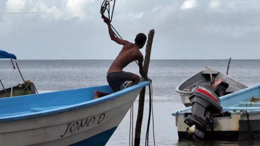 Pescadores Venezolanos Expresan Temor ante Presencia Militar de EE.

UU.