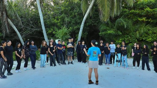 Jóvenes Estudiantes de Playa del Carmen Participan en la Liberación de Crías de Tortuga Marina