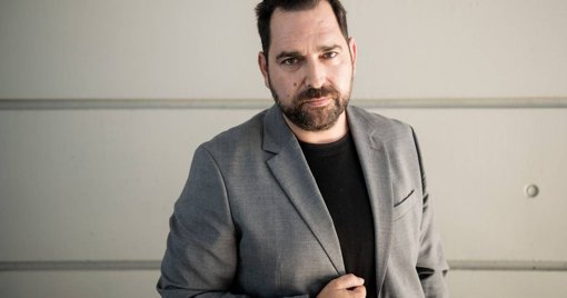 Fadista Marco Rodrigues Partilha Reflexões sobre Carreira e Cultura no Podcast "Posto Emissor"