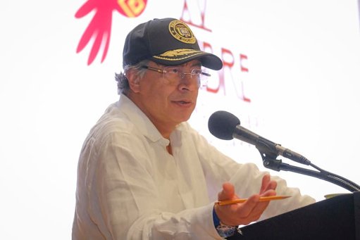 Presidente Petro cuestiona tenencia de tierras y crecimiento de la pobreza en Barranquilla